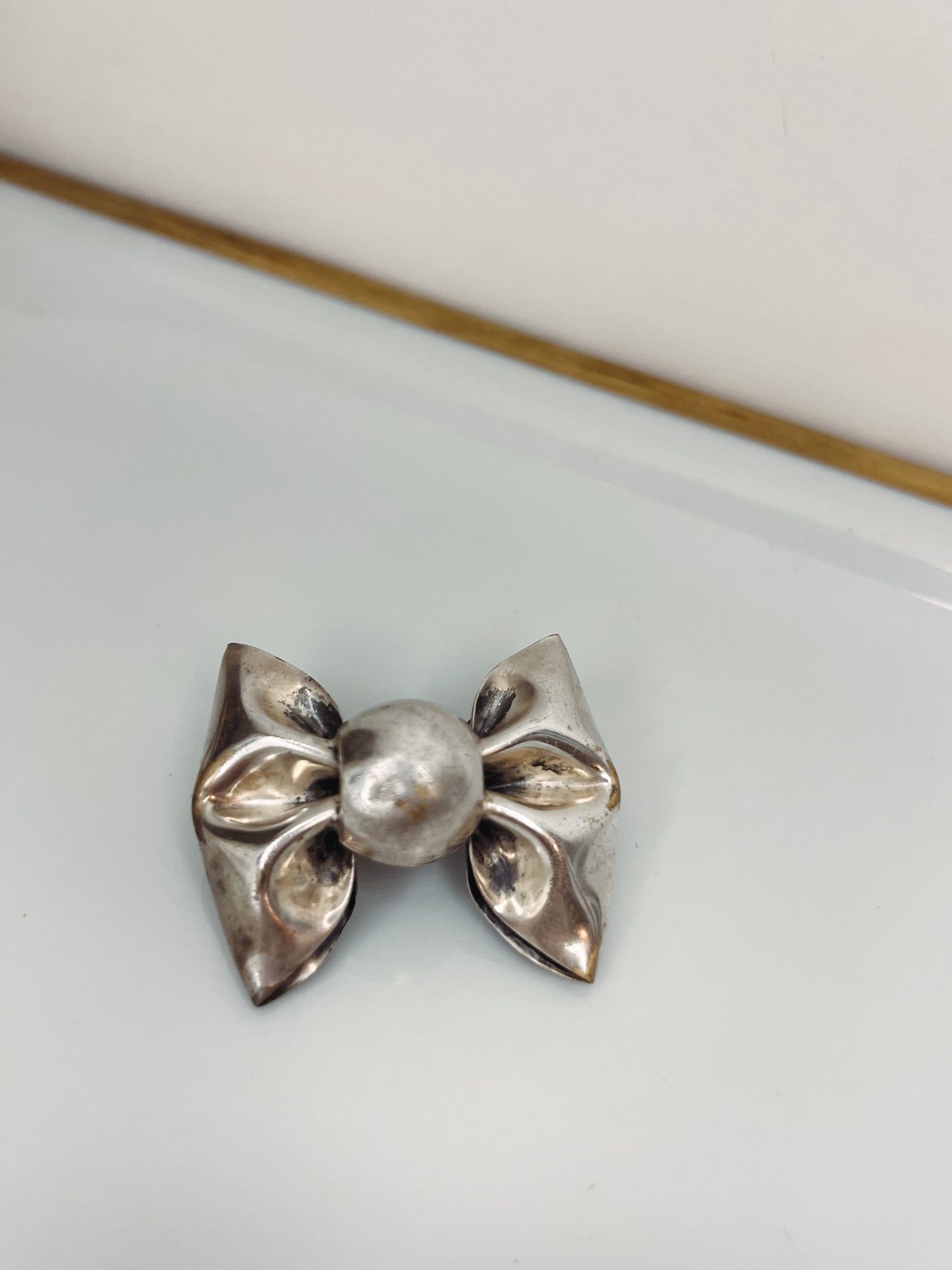 Silver Vintage Bow Broach