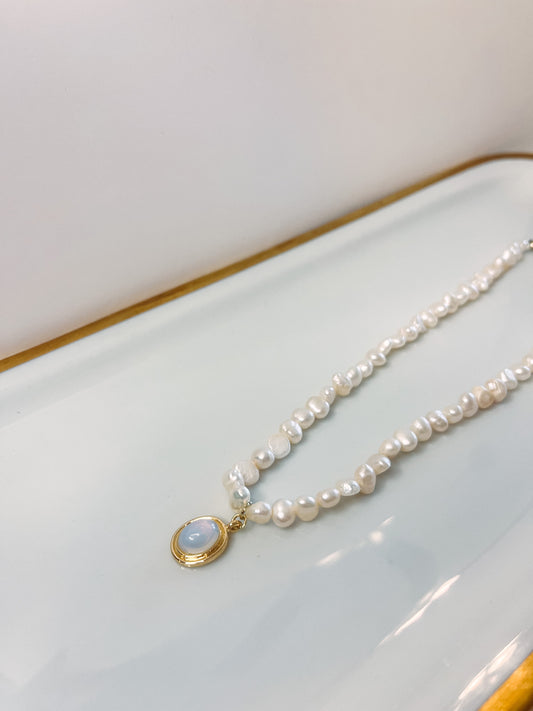 Fresh Water Pearl necklace w/pendant